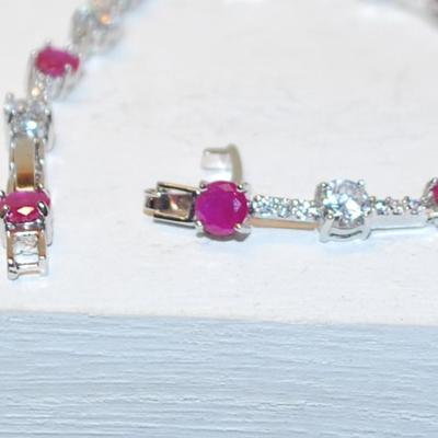 Alternating Magenta & Clear Stones BRACELET (7" End-to-End) with a Box Clasp