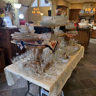 Lot 4: Dining Table Center Table Selection