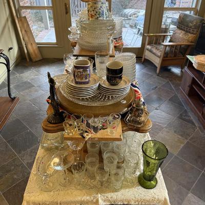 Lot 4: Dining Table Center Table Selection