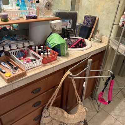 Lot 9: Bathroom Selection