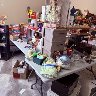 Lot 18: Garage Center Room Selection