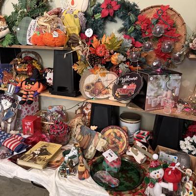 Lot 19: Holiday Selection, Bedframe & More