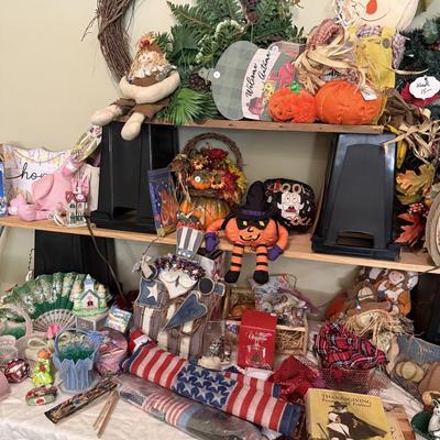 Lot 19: Holiday Selection, Bedframe & More