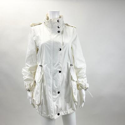 585 Ladies BURBERRY White Raincoat with Hood