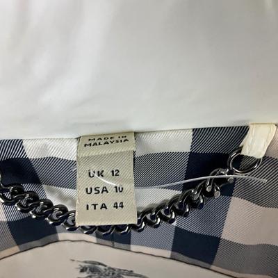 585 Ladies BURBERRY White Raincoat with Hood