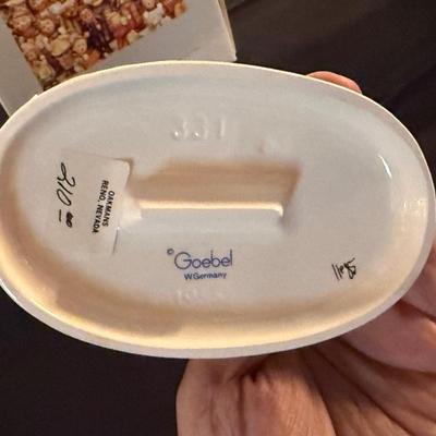 Goebel / Hummel #786 "Crossroads" porcelain piece w/box