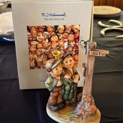 Goebel / Hummel #786 "Crossroads" porcelain piece w/box