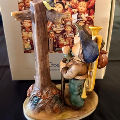 Goebel / Hummel #786 "Crossroads" porcelain piece w/box