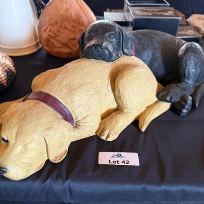 Snuggly Siblings Dog statue by Big Sky Carvers