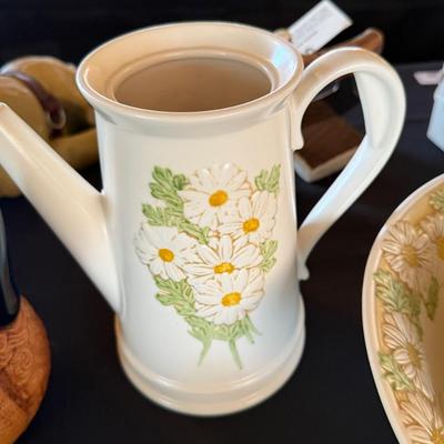 Set of vintage white/green/yellow porcelain by Metlox