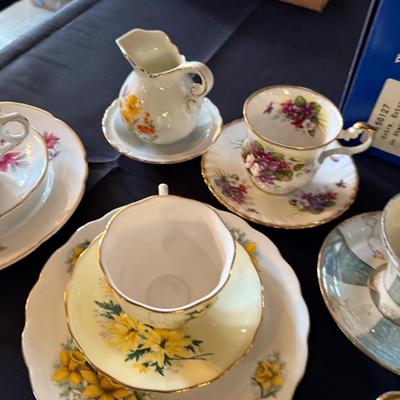 Collection of Tea Cups & Saucers / Coffee Creamer & 2 Plates