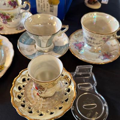 Collection of Tea Cups & Saucers / Coffee Creamer & 2 Plates
