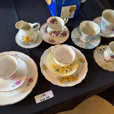 Collection of Tea Cups & Saucers / Coffee Creamer & 2 Plates