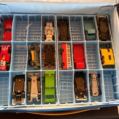 Assortment of 37 vintage Matchbox & Hotwheels Cars in Matchbox Case
