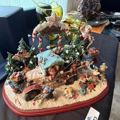 Boyd’s Bears “At Kringle’s Tree Farm” Christmas scene