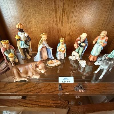Hummel Nativity/Manger Scene with lots of ceramic figures included