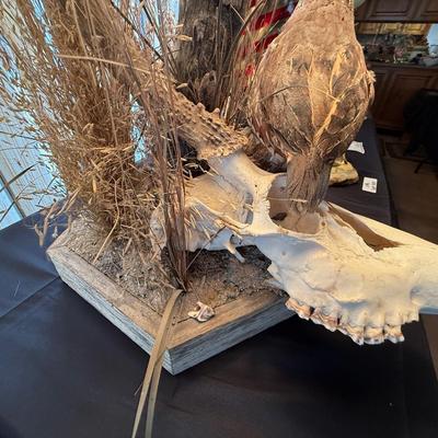 Hunting themed lamp w/skull/antlers & chucker birds