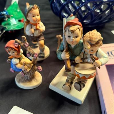 Set of 4 small Hummels & Hummel Book