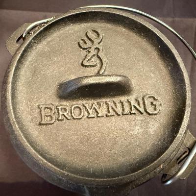 Cast Iron Browning kettle w/nice fragrant 2 wick candle inside