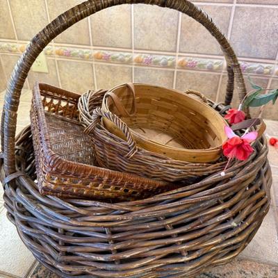 Lot of wicker/woven baskets in various sizes & shapes - think 9 total