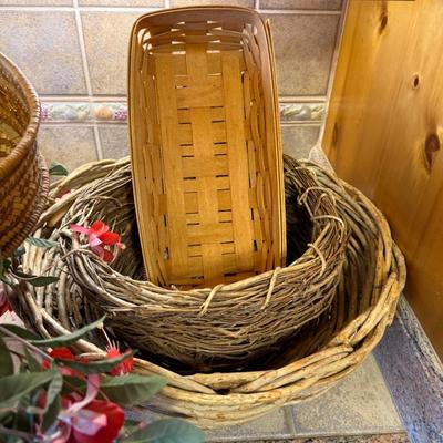 Lot of wicker/woven baskets in various sizes & shapes - think 9 total