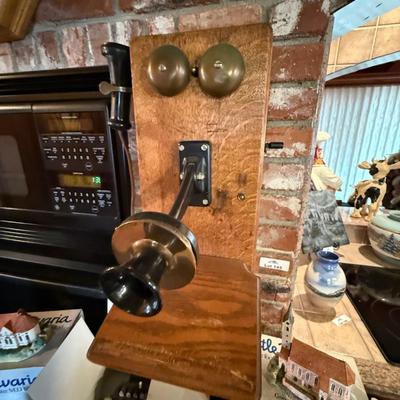 Antique wood box Hand Crank telephone