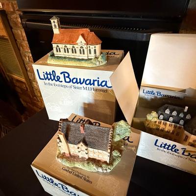 Collection of Little Bavaria ceramic houses 6 pieces w/boxes 1 without
