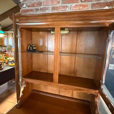 Vintage maple wood curio/hutch cabinet w/light & shelves