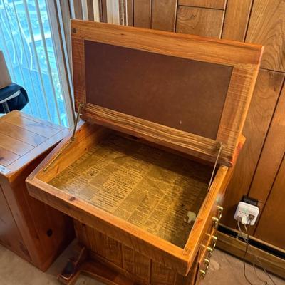Solid wood children’s lift top writing desk w/6 drawers