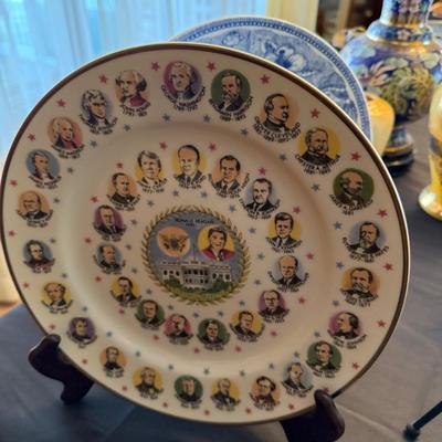 Collection of ceramic collector plates with stands - Norman Rockwell/Clown/25th Anniversary +