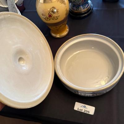 Louisville Stoneware dutch oven dish with bird theme