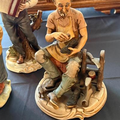 Set of 3 ceramic figures from Japan in Capodimonte style
