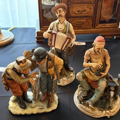 Set of 3 ceramic figures from Japan in Capodimonte style