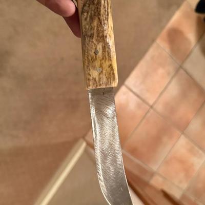 Hand Crafted knife by Robert Horassi w/leather & bead sheath