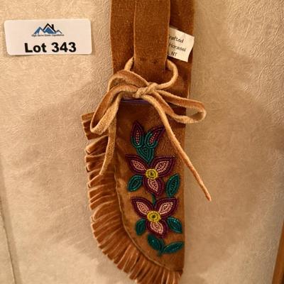 Hand Crafted knife by Robert Horassi w/leather & bead sheath