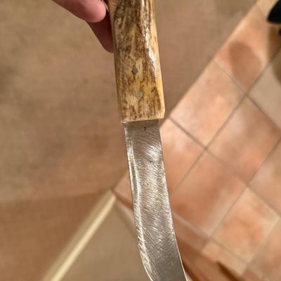 Hand Crafted knife by Robert Horassi w/leather & bead sheath