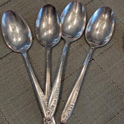 24 Pieces Of Wm Rogers Reinforced Silverplate AA, Starlight Pattern & 2 Pieces Of Meriden Silverplate Pieces