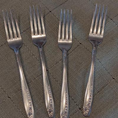 24 Pieces Of Wm Rogers Reinforced Silverplate AA, Starlight Pattern & 2 Pieces Of Meriden Silverplate Pieces