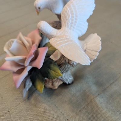 Andrea By Sadek Porcelain Bird Figurine With Rose