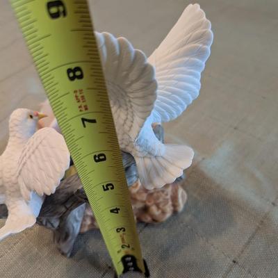Andrea By Sadek Porcelain Bird Figurine With Rose