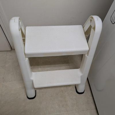Folding Rubbermaid Step Stool