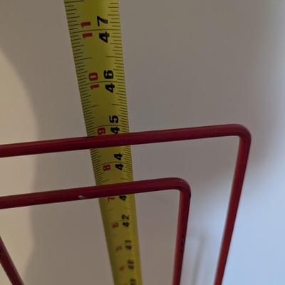 Metal Wire Display Rack 45" Tall