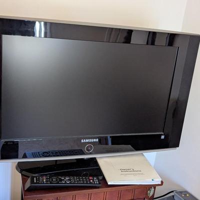 26" Samsung TFT-LCD Television With Remote
