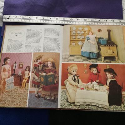 Kay Desmonde Color Book Of Dolls