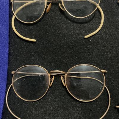 1800’ gold rim glasses