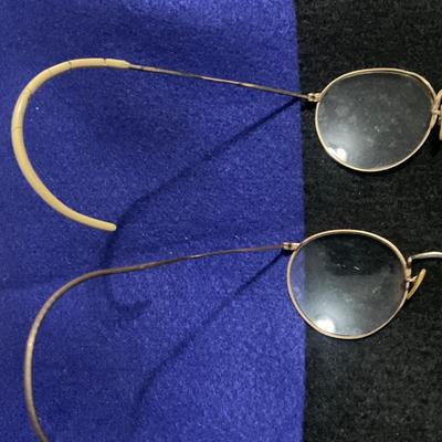1800’ gold rim glasses