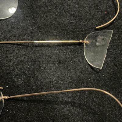 1800’ gold rim glasses