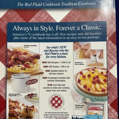 Better Homes and Gardens Cook Book.