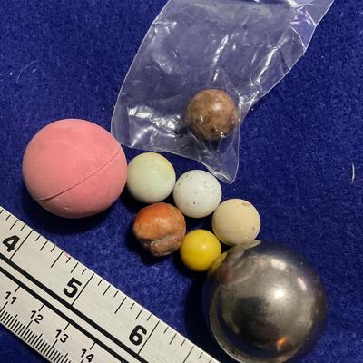 Miscellaneous marbles, ball and large steel ball