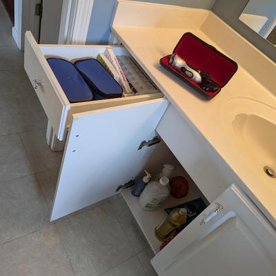 Hall Bath Accessories Phillips Norelco Razor Pill Boxes Cleaning Supplies